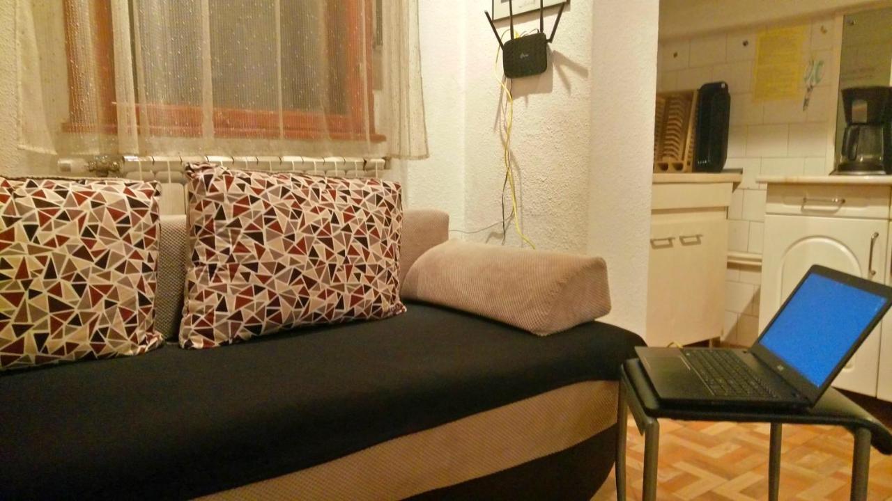 One Bedroom Apartment French Embassy Bucarest Esterno foto