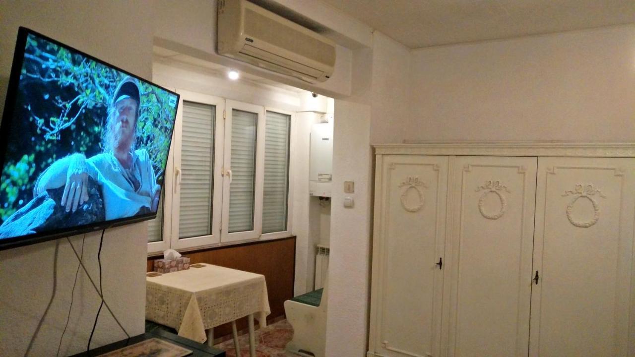 One Bedroom Apartment French Embassy Bucarest Esterno foto