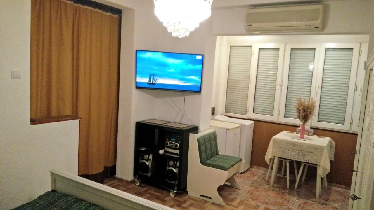 One Bedroom Apartment French Embassy Bucarest Esterno foto
